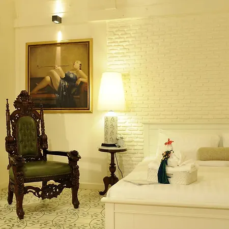 Hotel The Hen Hua Hin
